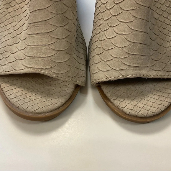 Express Womens Shoes Size 10 Open Toe Sandals Tan - Picture 6 of 11